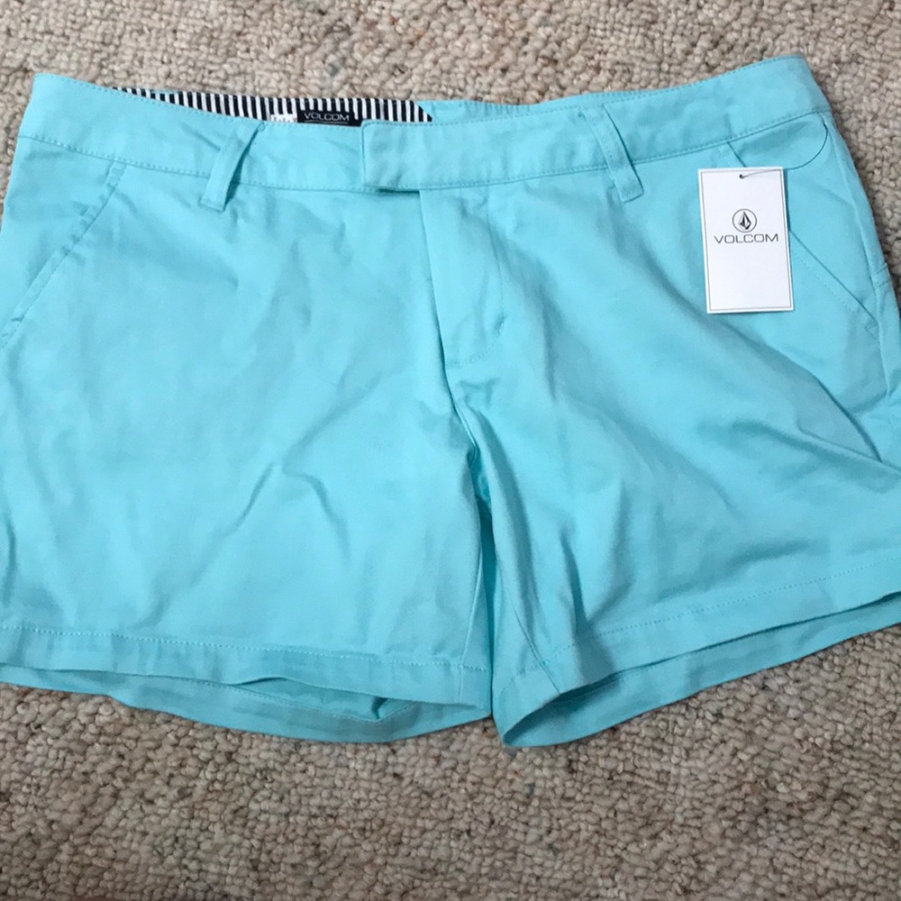 NWT Volcom Frochickie Short 5”